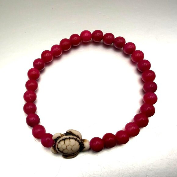 Red Beaded Stretch Bracelet with Carved Turtle Accent – Beachy Boho Style - Picture 4 of 4
